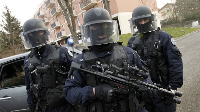 Франция планира да изгони 231 предполагаеми екстремисти